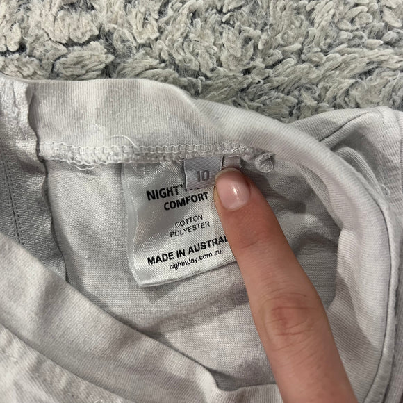 Sleeveless, short-legged onesie - Size 10 White