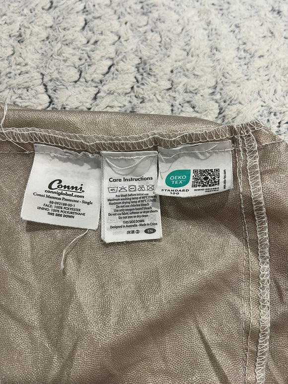 Single Mattress Protector with Toggles