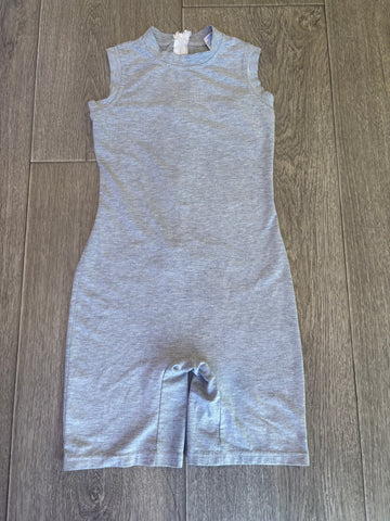 Sleeveless, short-legged onesie - Size 8 Grey